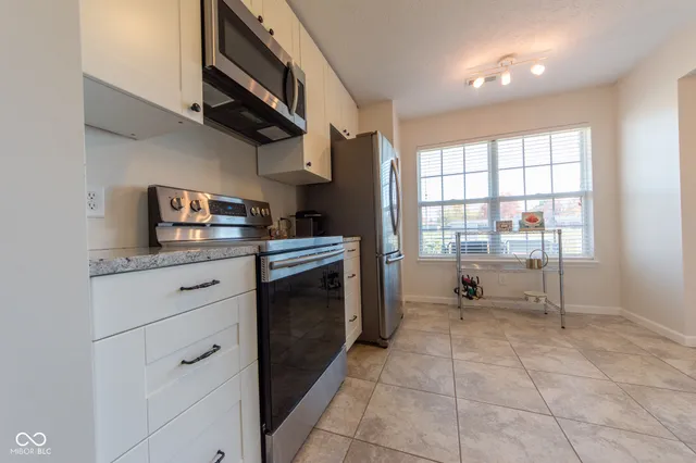 $299,900 | 3055 Fox Ridge Drive, Columbus, IN 47203