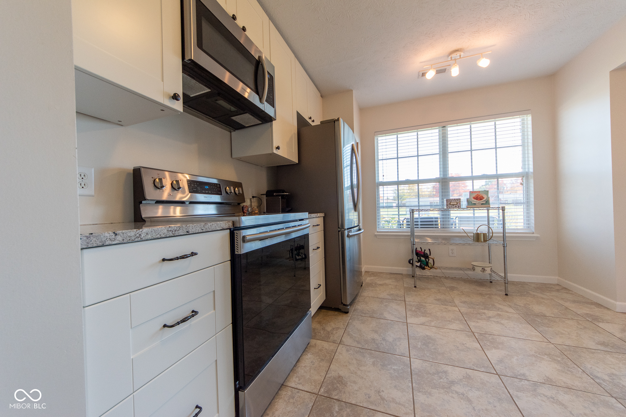 3055 Fox Ridge Drive Columbus, IN 47203 - Photo 8 of 34