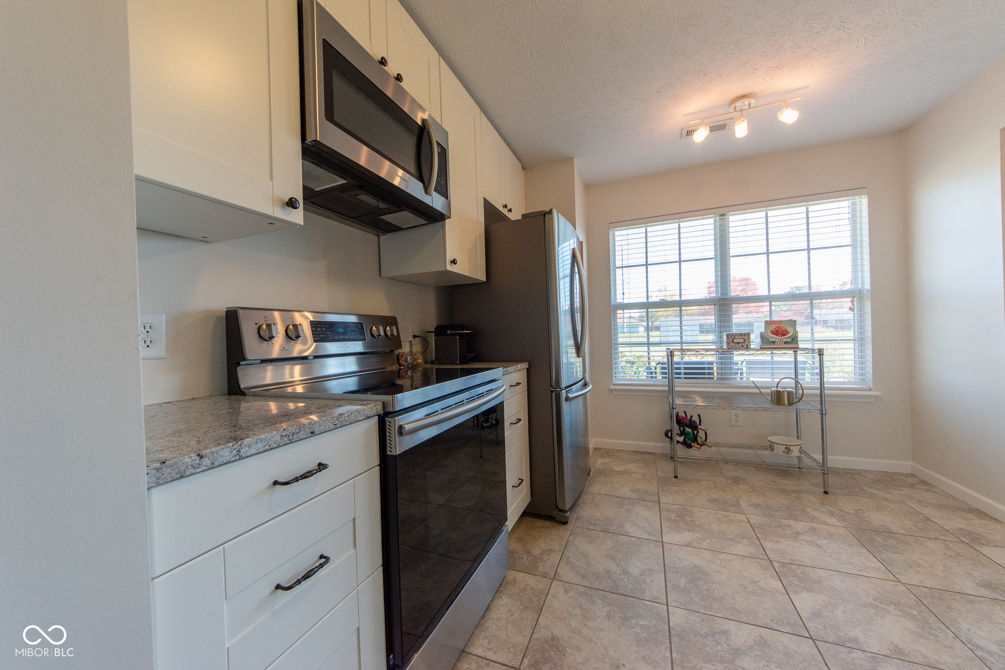 3055 Fox Ridge Drive Columbus, IN 47203 - Photo 9 of 34