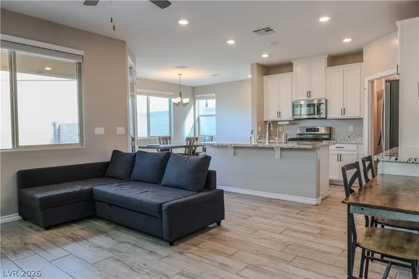 $2,550 | 12528 Mosticone Way, Las Vegas, NV 89141
