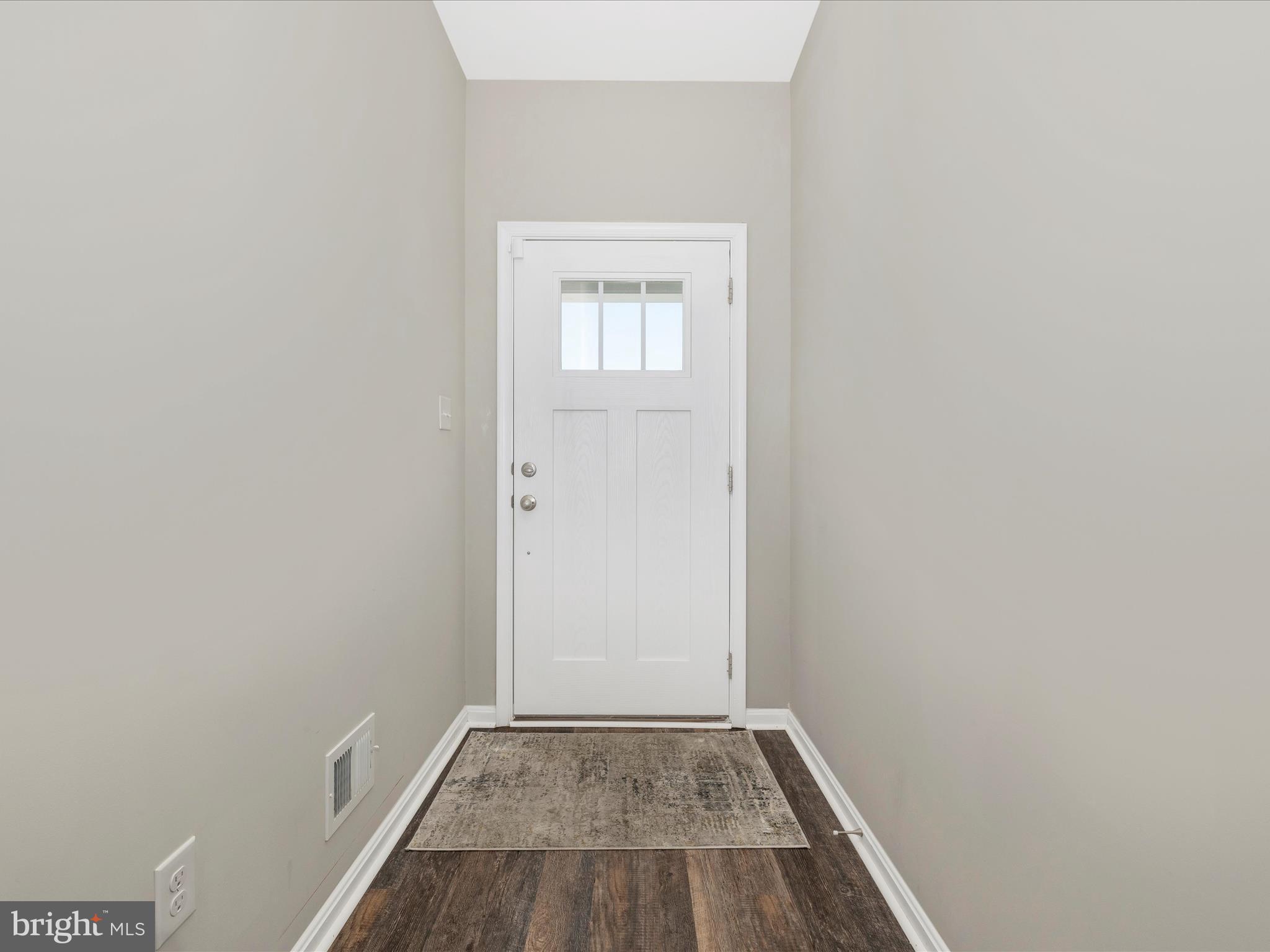 4652 Cambria Road Frederick, MD 21703 - Photo 3 of 40 Entry