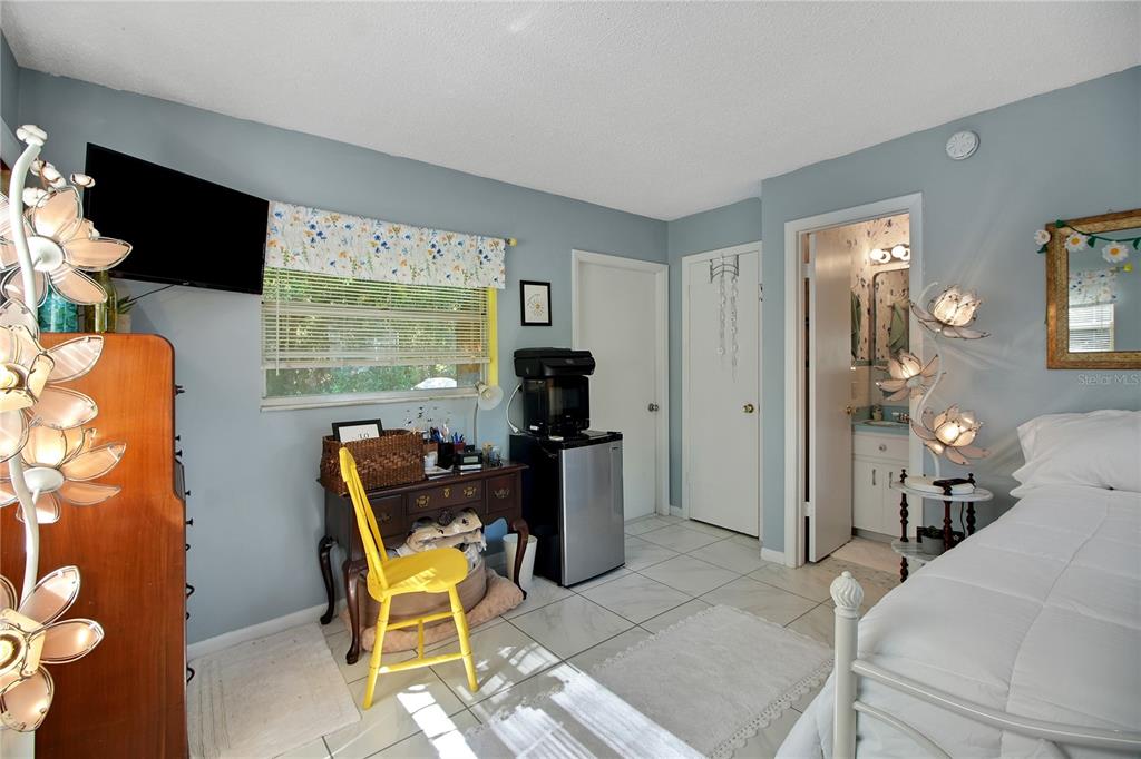 6122 East Glencoe Street Inverness, FL 34452 - Photo 25 of 37 a living room with furniture and a window