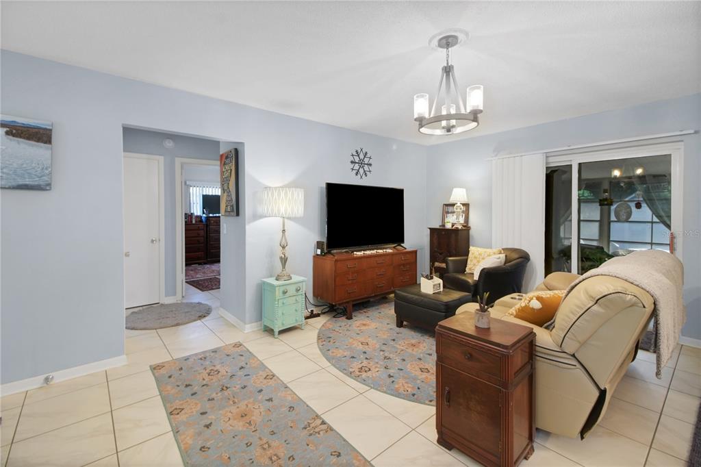 6122 East Glencoe Street Inverness, FL 34452 - Photo 5 of 37 a living room with furniture and a flat screen tv