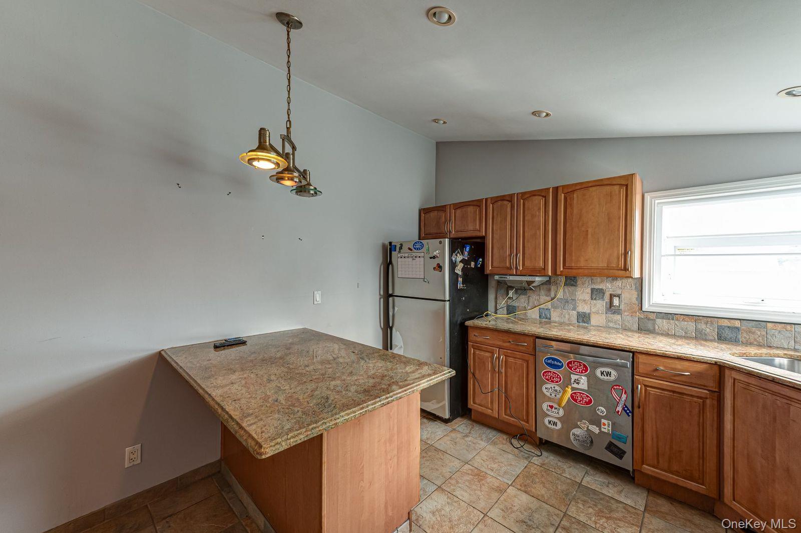 11 Lawrence Road Deer Park, NY 11729 - Photo 5 of 17