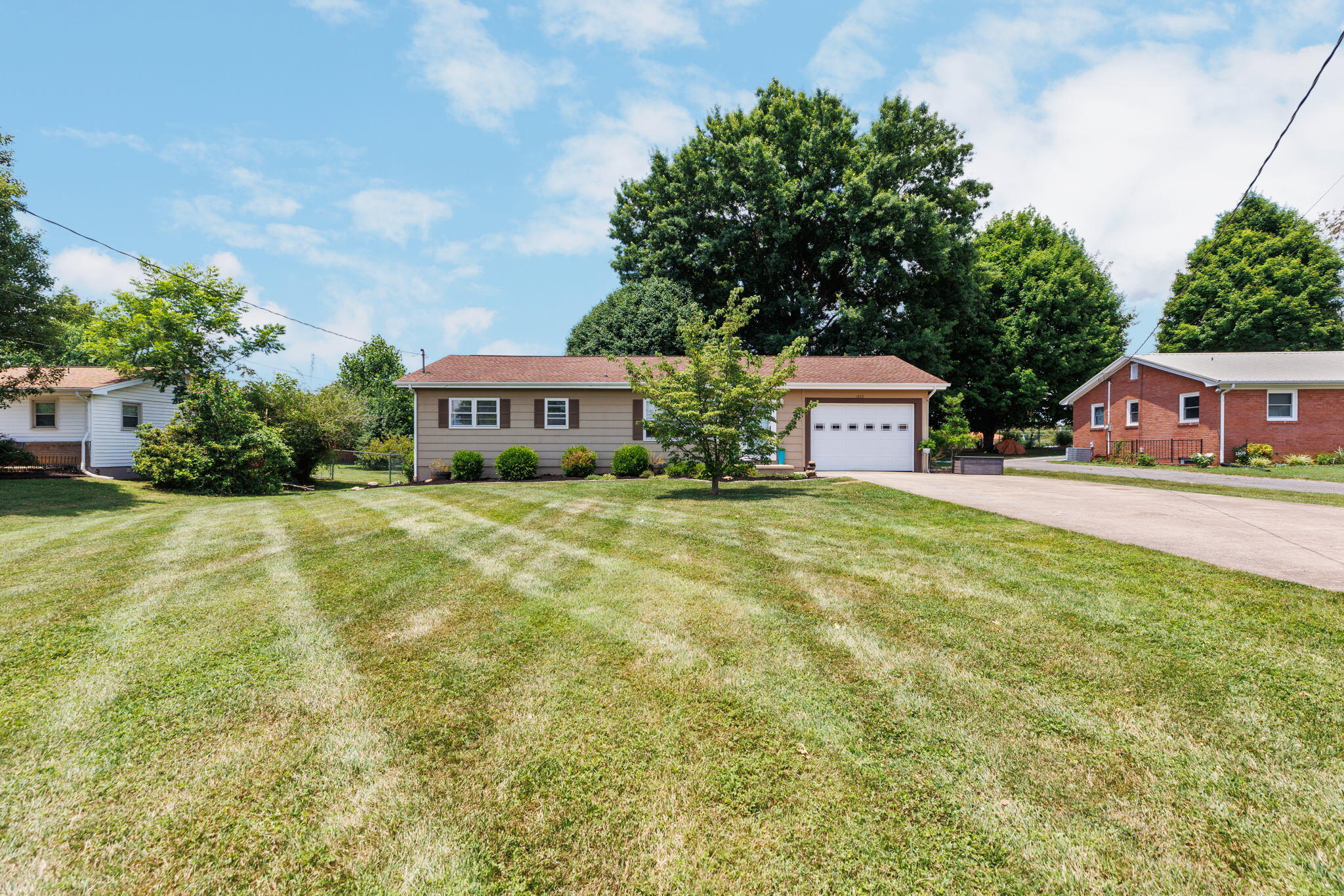 1805 Ridgemont Drive Greeneville, TN 37745 - Photo 2 of 22 1-web-or-mls-217A0175