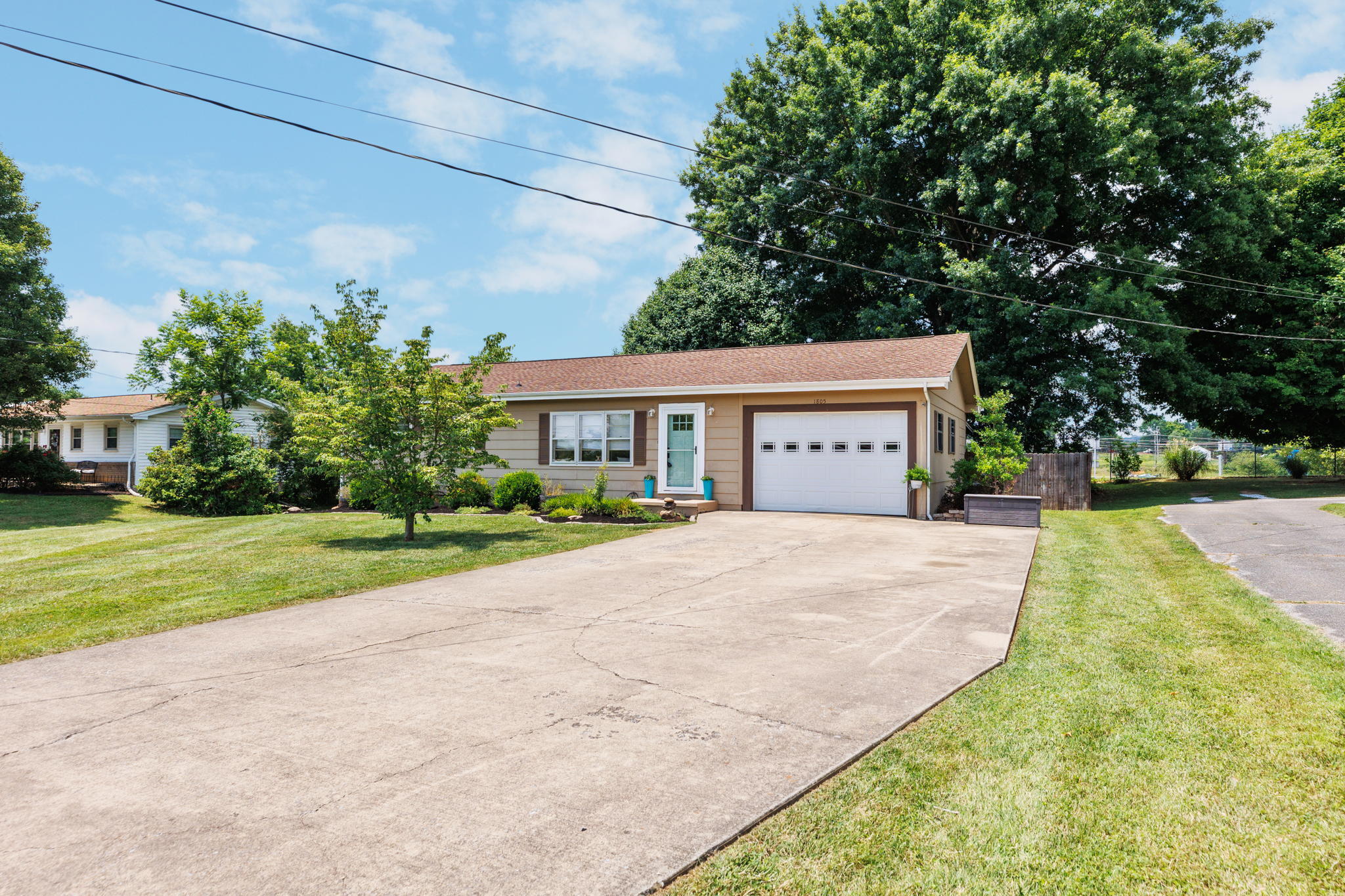 1805 Ridgemont Drive Greeneville, TN 37745 - Photo 3 of 22 2-web-or-mls-217A0170