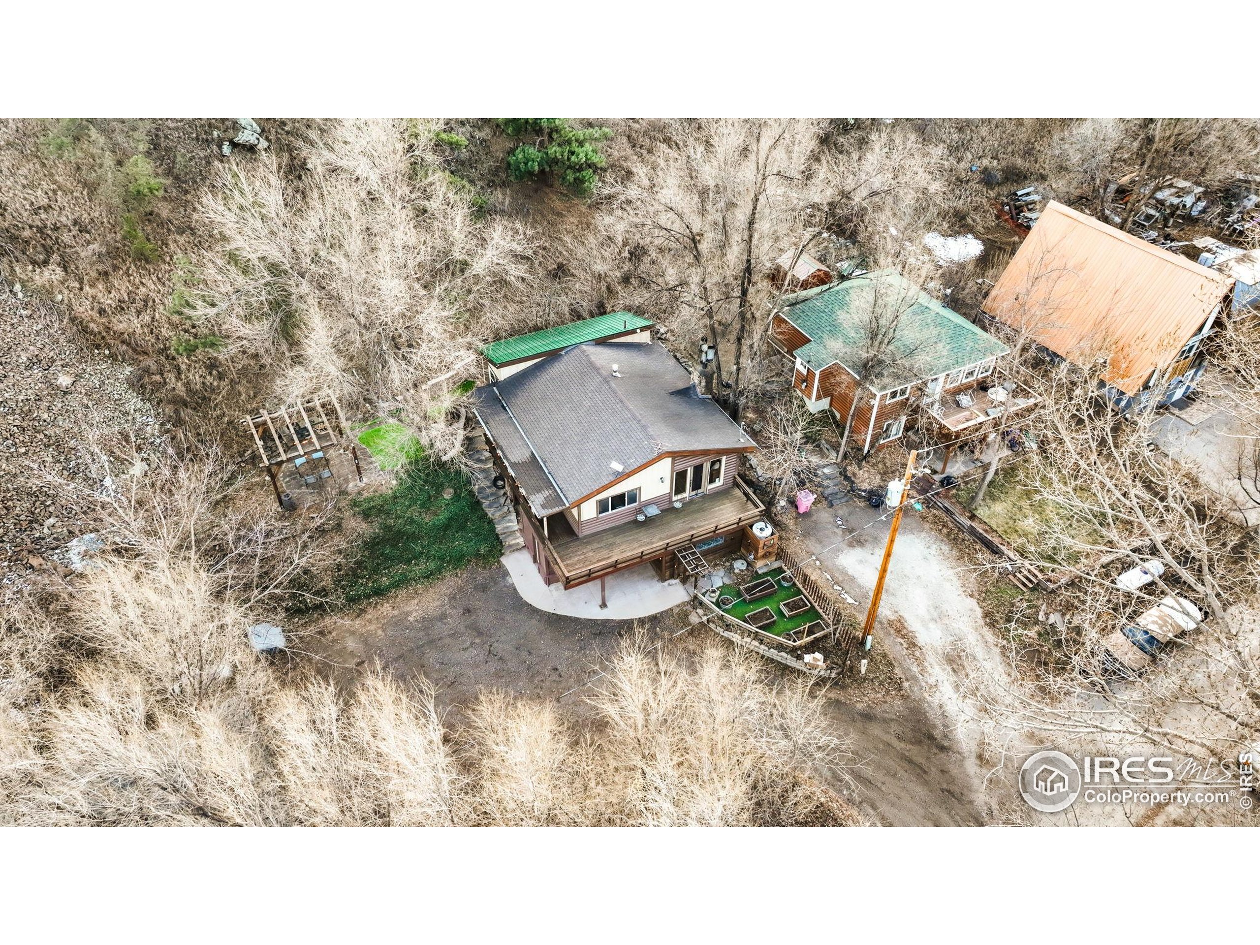 24 Tracy Trail Road Loveland, CO 80537 - Photo 33 of 34 a black and white photo of a small yard