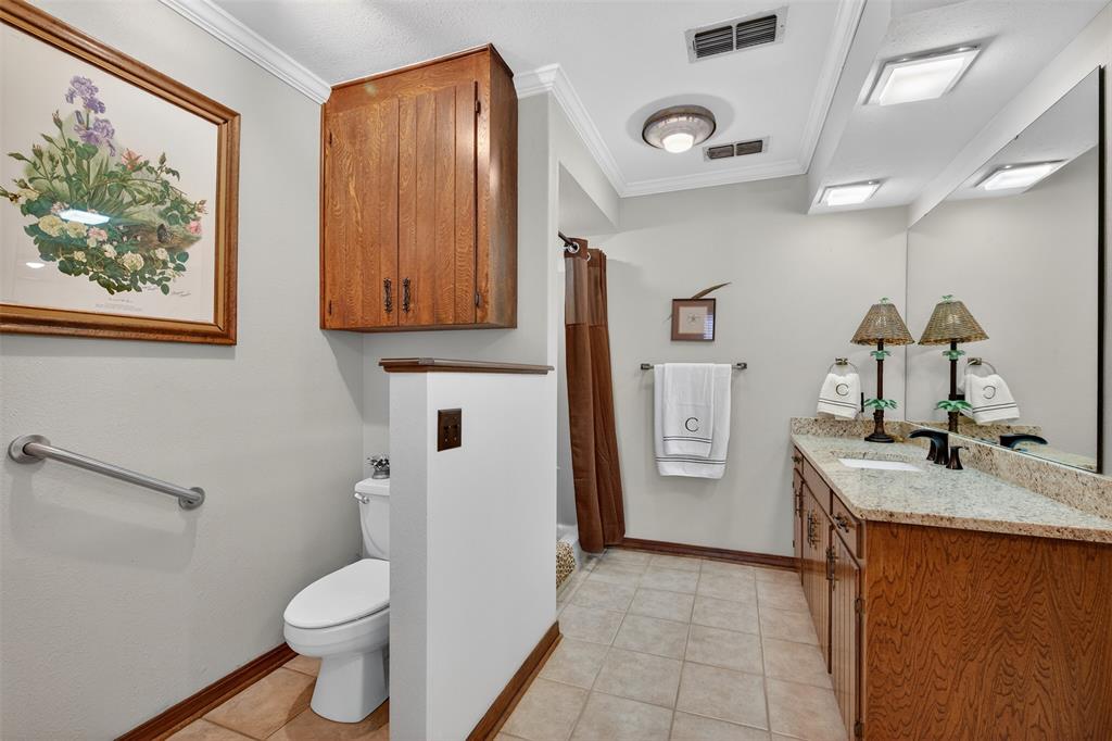 9204 Rhett Circle Shreveport, LA 71118 - Photo 19 of 38 Separate shower