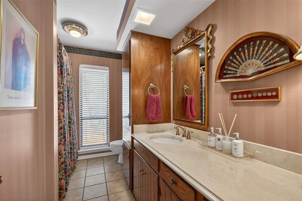 9204 Rhett Circle Shreveport, LA 71118 - Photo 25 of 38 2nd full bathroom