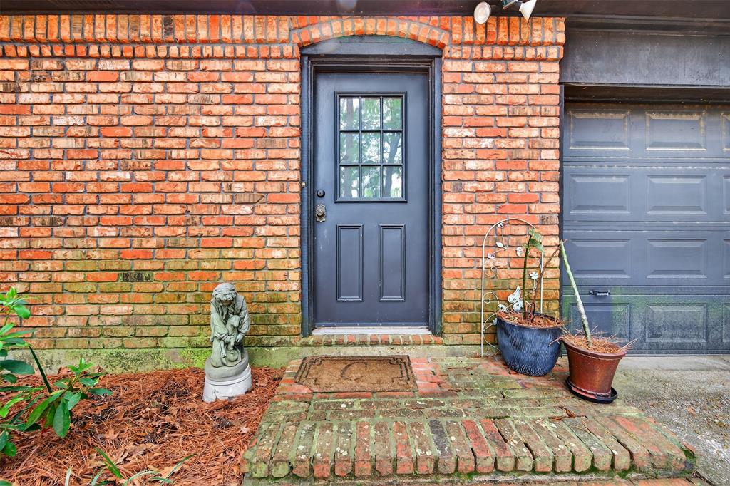 9204 Rhett Circle Shreveport, LA 71118 - Photo 28 of 38 Back door entry to bedroom/office.