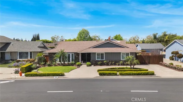 $1,499,000 | 840 South Yorba Street, Orange, CA 92869