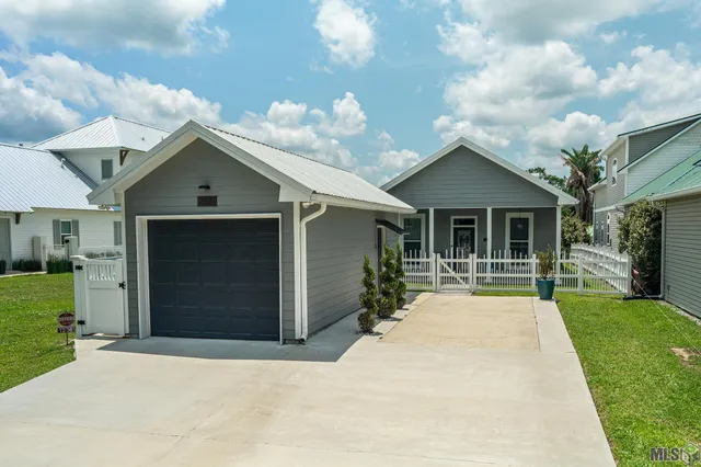 $394,900 | 12361 Home Port Drive, Maurepas, LA 70449