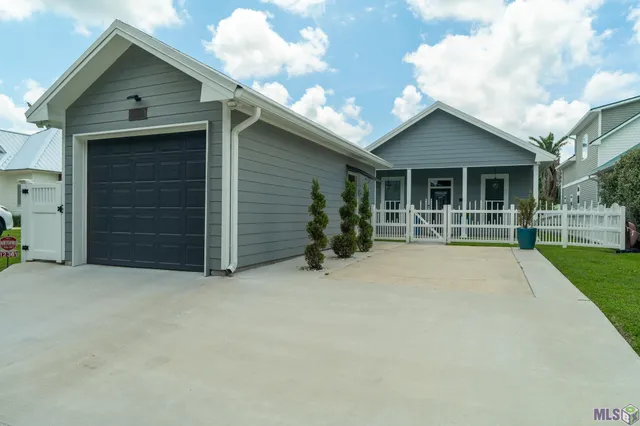 $394,900 | 12361 Home Port Drive, Maurepas, LA 70449