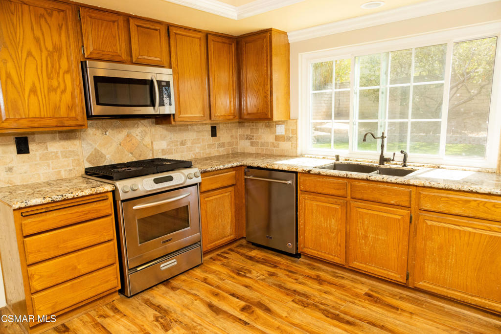 3975 Southhampton Road Moorpark, CA 93021 - Photo 10 of 41 Gallery Image 10