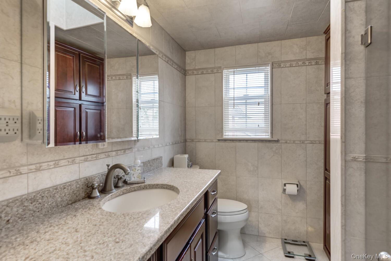 18 Loring Road Levittown, NY 11756 - Photo 18 of 28