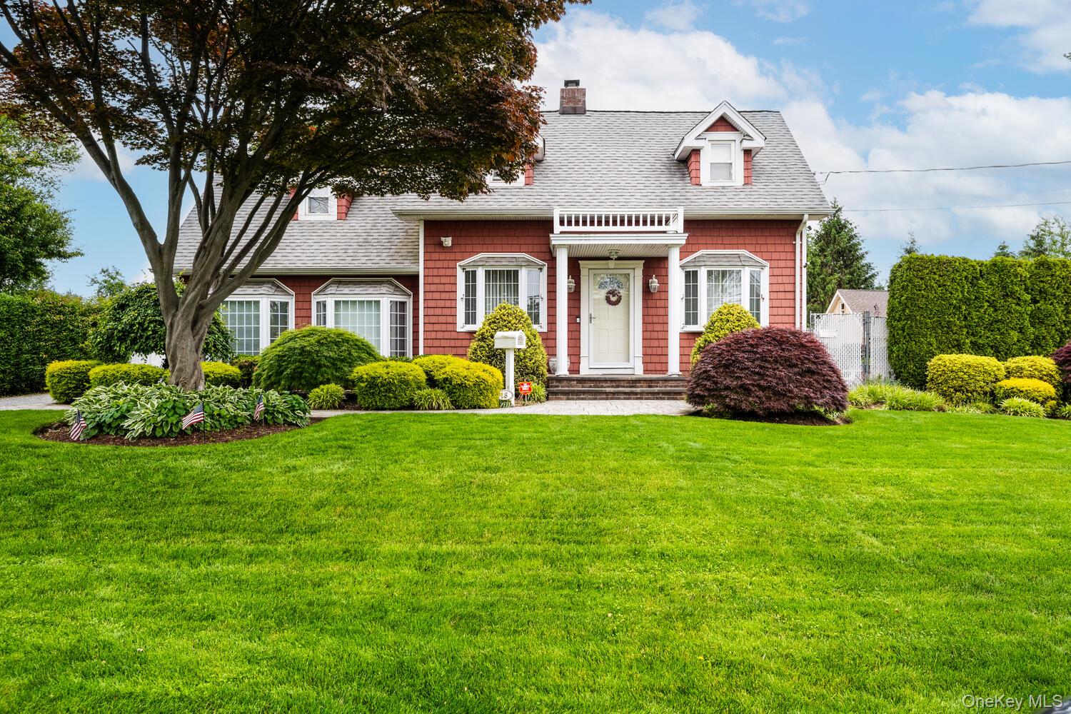 18 Loring Road Levittown, NY 11756 - Photo 4 of 28