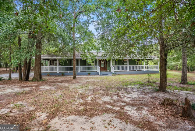 a view of a house with a backyard