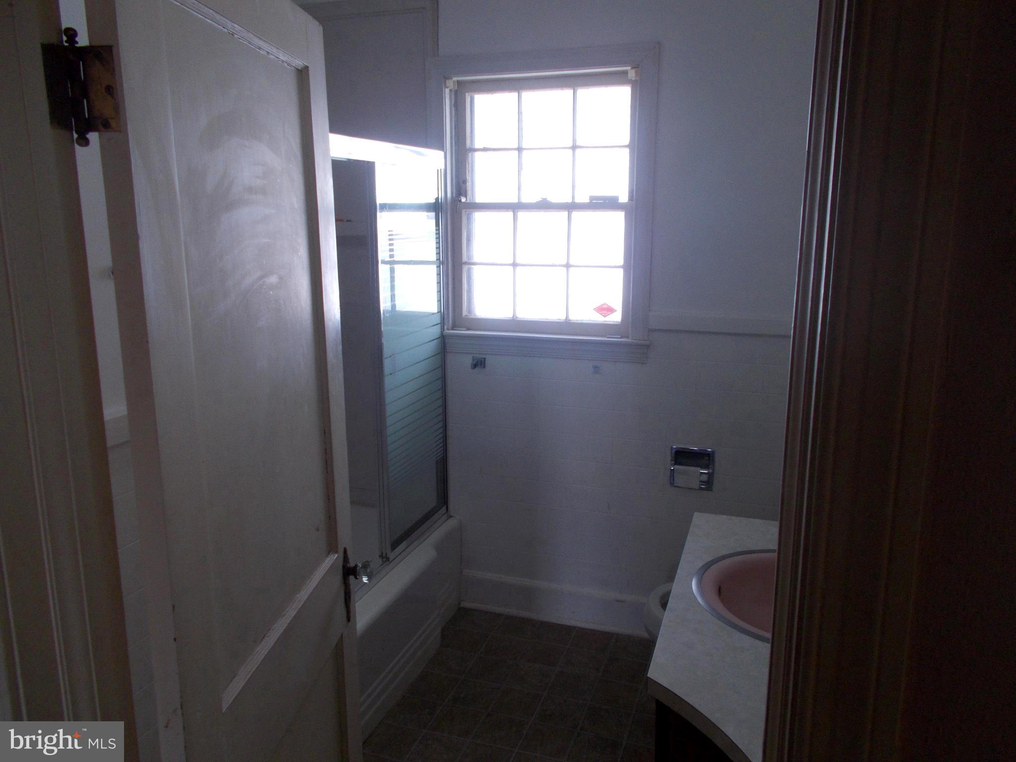 1100 Bay Ridge Avenue Annapolis, MD 21403 - Photo 22 of 27 Main Level Full Bath