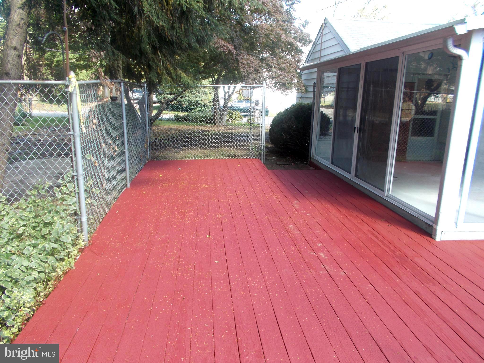1100 Bay Ridge Avenue Annapolis, MD 21403 - Photo 9 of 27 Deck View