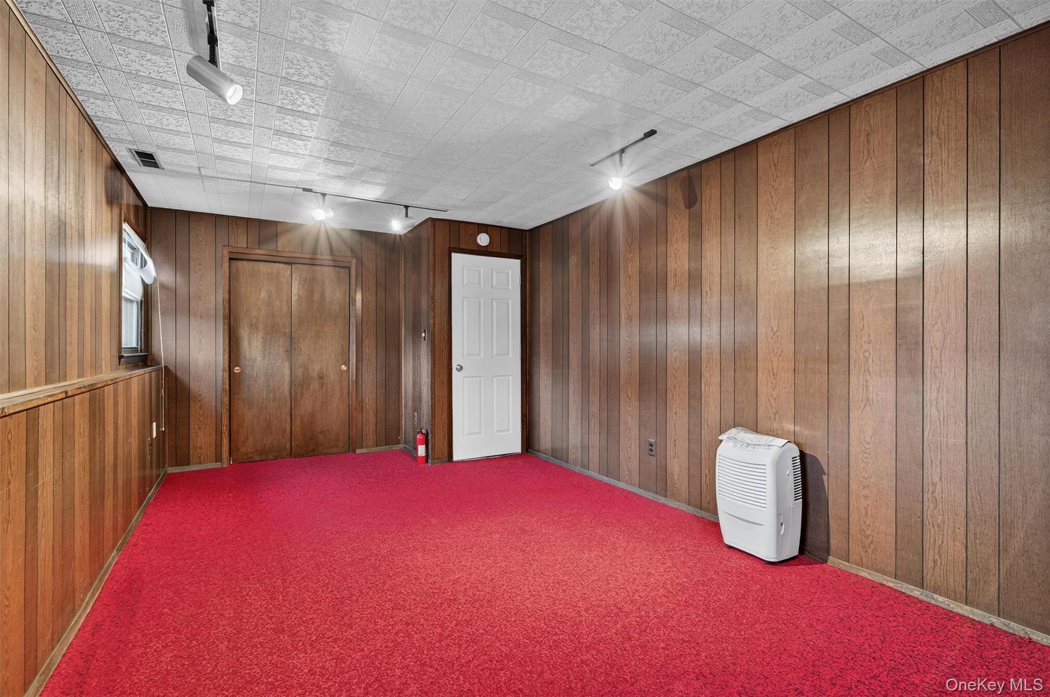 8 Badami Drive Middletown, NY 10941 - Photo 32 of 42 en empty room with windows