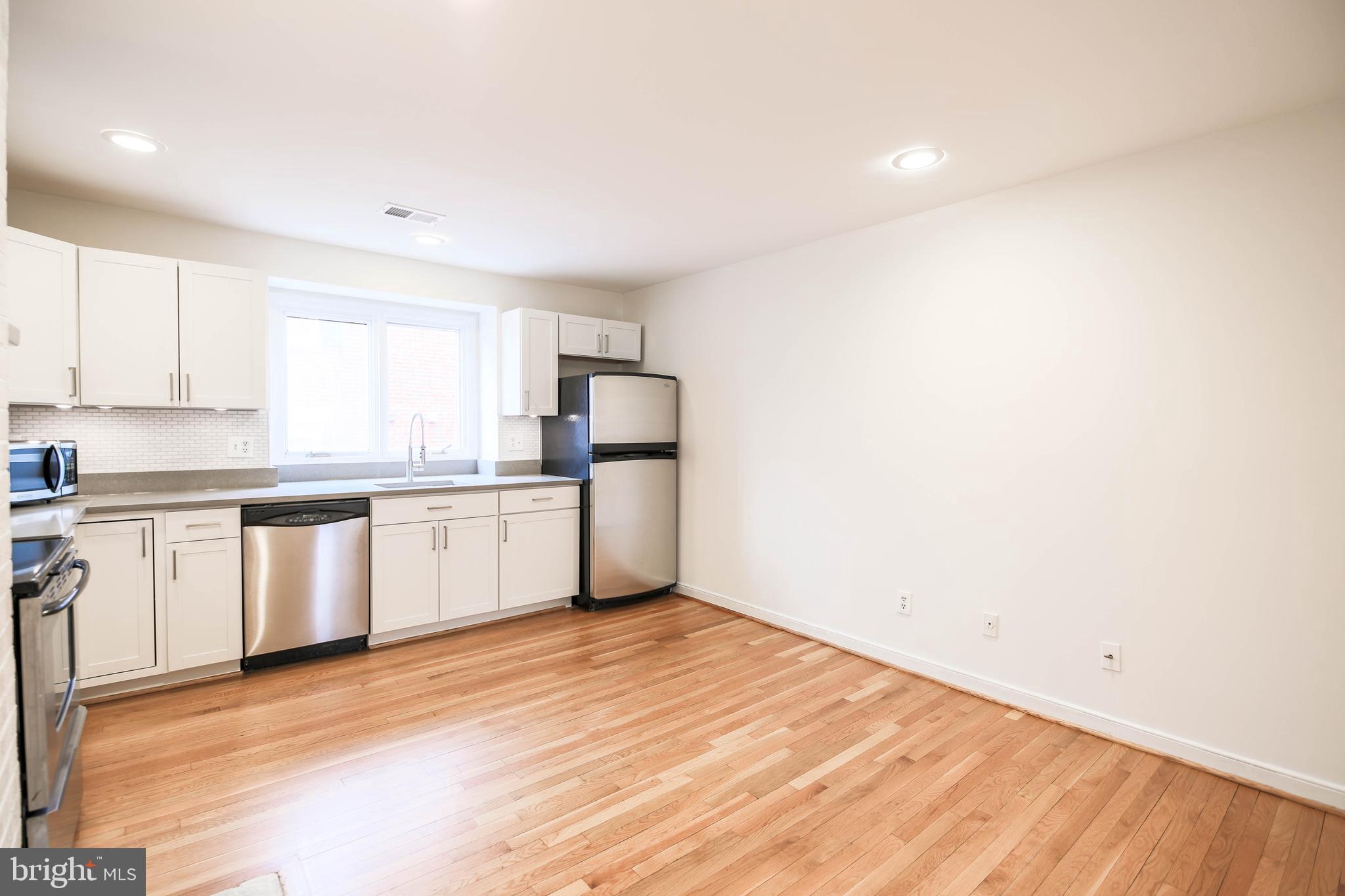 1243 Portner Road Alexandria, VA 22314 - Photo 19 of 53 Eat-in kitchen can accommodate large gatherings