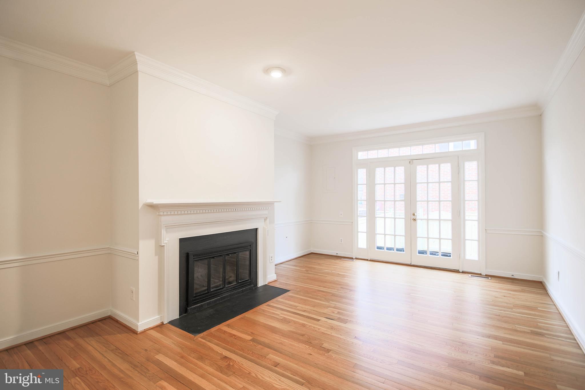 1243 Portner Road Alexandria, VA 22314 - Photo 5 of 53 Sunny and bright living room