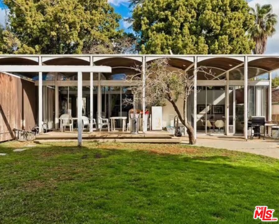 625 North Rodeo Drive Beverly Hills, CA 90210 - Photo 2 of 3 front view of a house with a yard