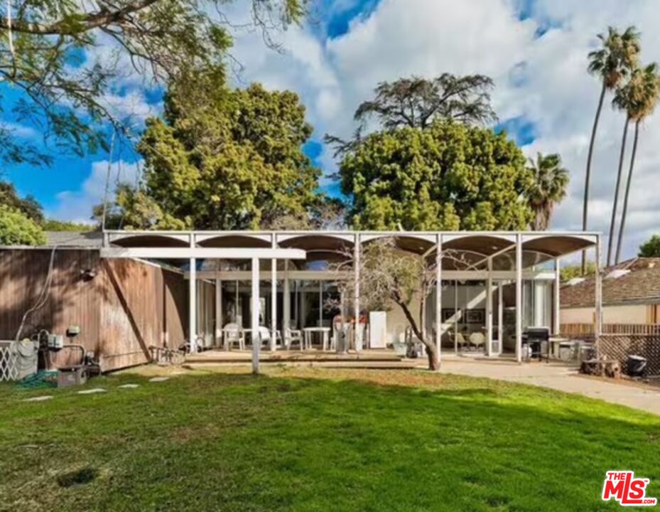 625 North Rodeo Drive Beverly Hills, CA 90210 - Photo 3 of 3 a view of a park with swings