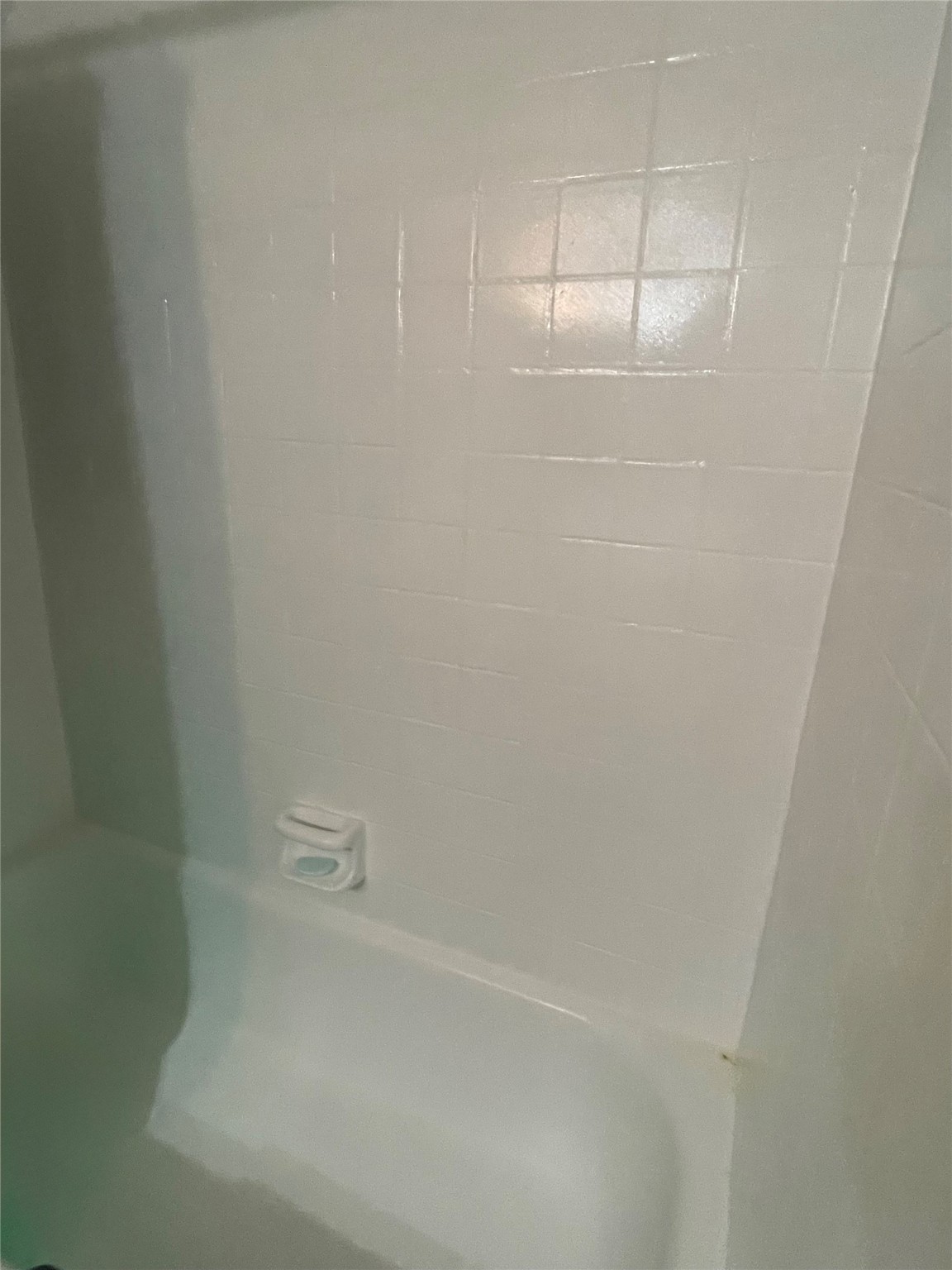 2250 Bering Drive, Unit 98 Houston, TX 77057 - Photo 12 of 14 a close up of a bathtub