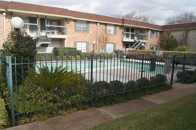 $995 | 2250 Bering Drive, Unit 98, Houston, TX 77057