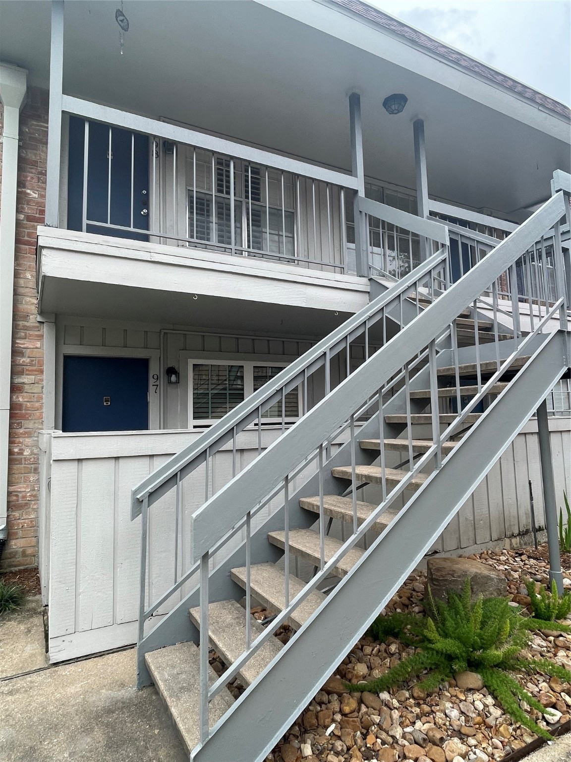 2250 Bering Drive, Unit 98 Houston, TX 77057 - Photo 3 of 14 a view of balcony and deck