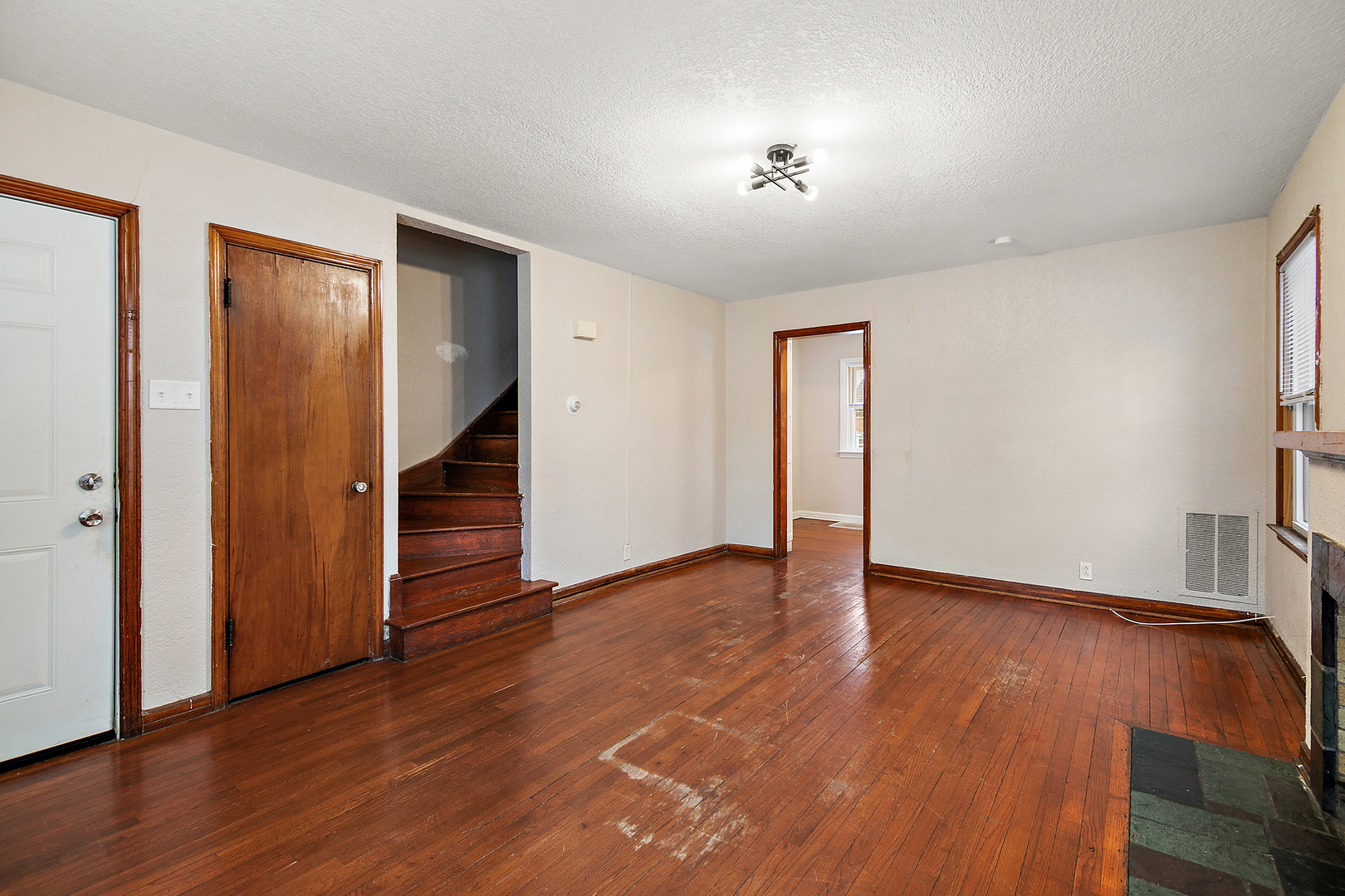 361 South Nelson Avenue Kankakee, IL 60901 - Photo 11 of 15 an empty room with wooden floor and closet