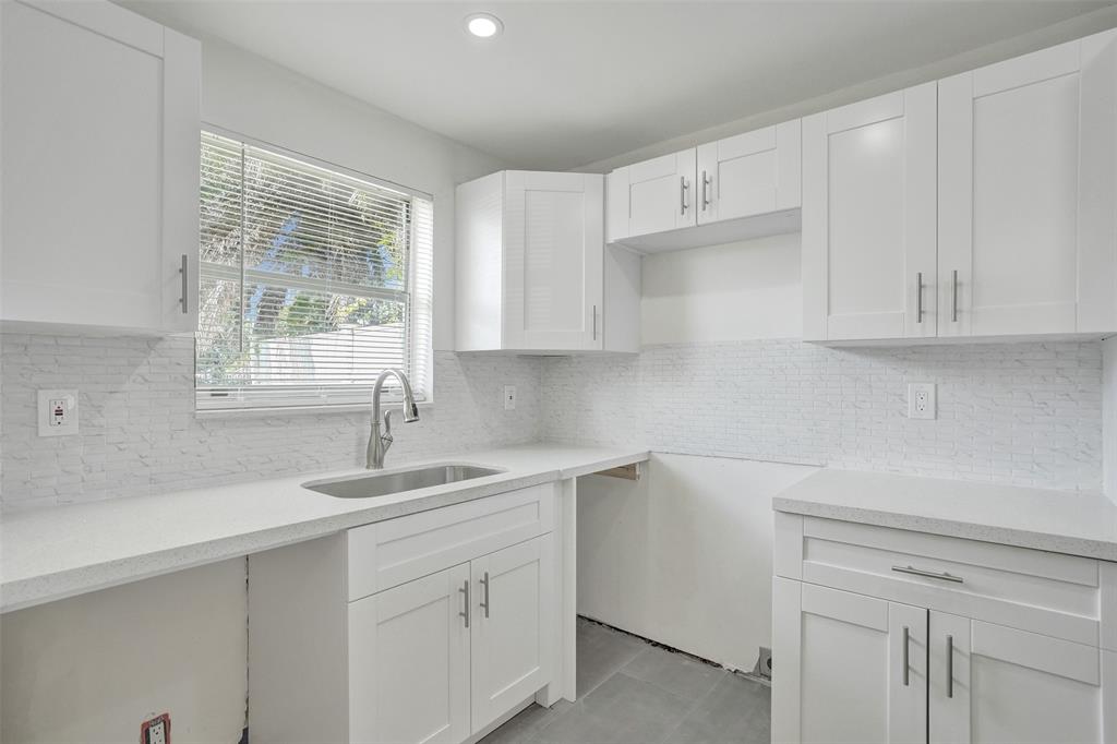 4130 Southwest 61st Avenue Davie, FL 33314 - Photo 6 of 25