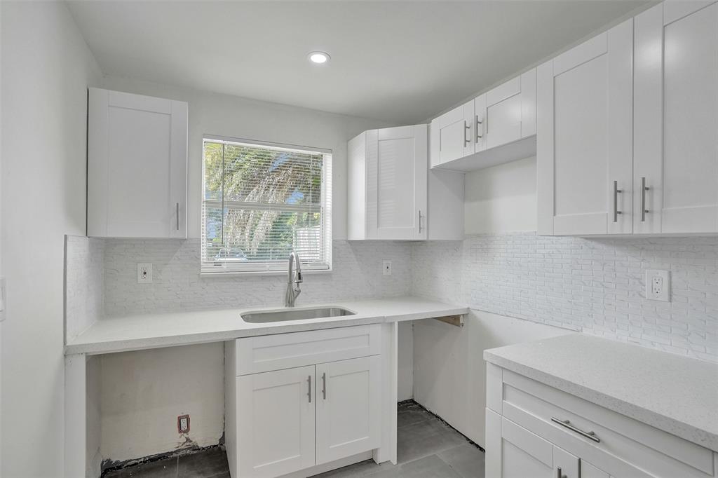 4130 Southwest 61st Avenue Davie, FL 33314 - Photo 7 of 25