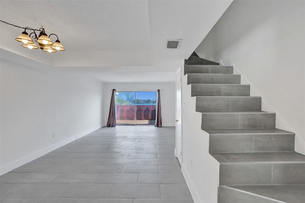 4130 Southwest 61st Avenue Davie, FL 33314 - Photo 10 of 25