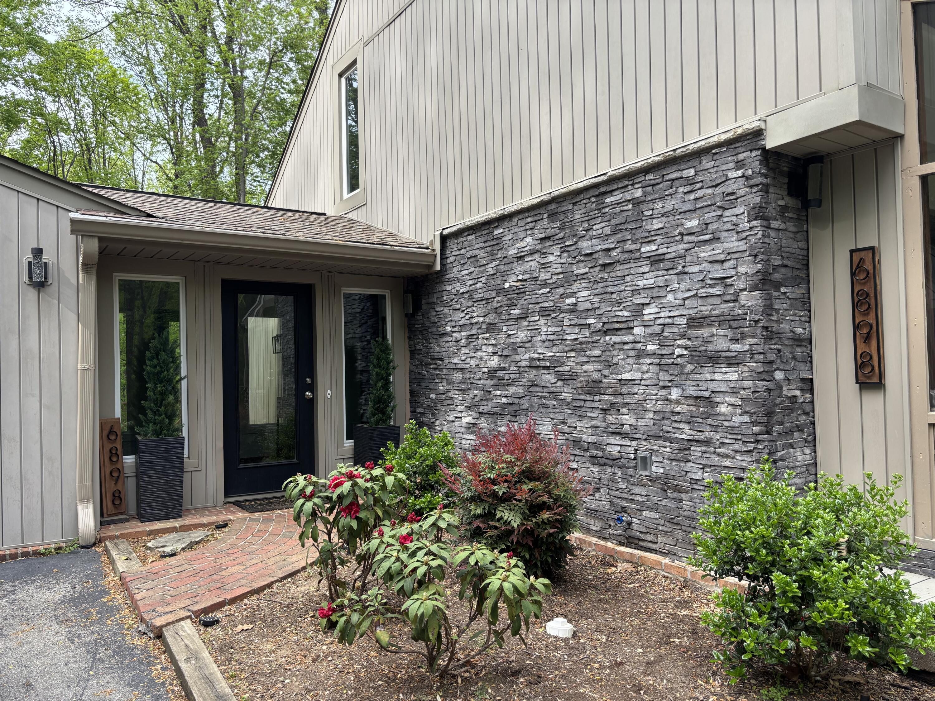 6898 Sugar Rum Ridge Road Roanoke, VA 24018 - Photo 2 of 47 Front