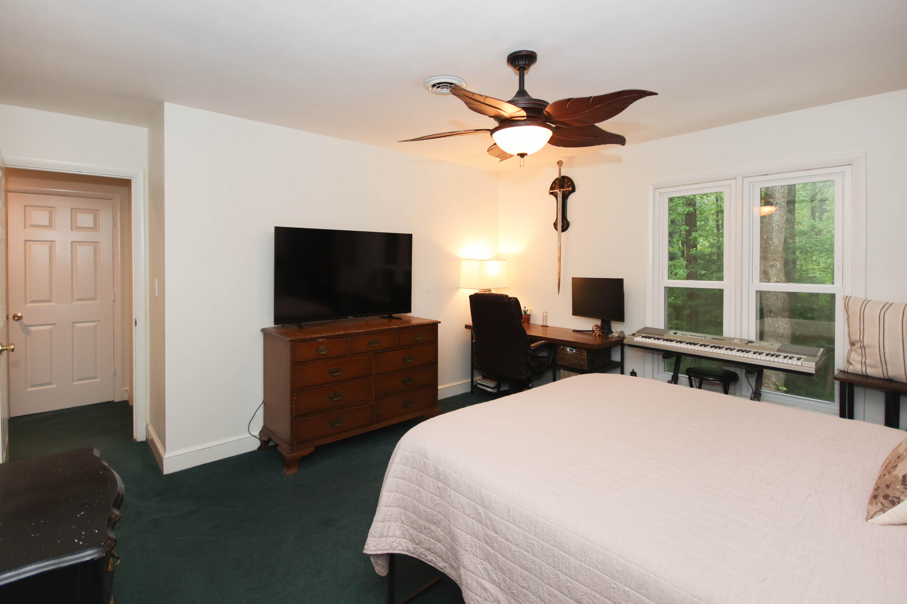 6898 Sugar Rum Ridge Road Roanoke, VA 24018 - Photo 27 of 47 6898 Guest Bedroom 3c