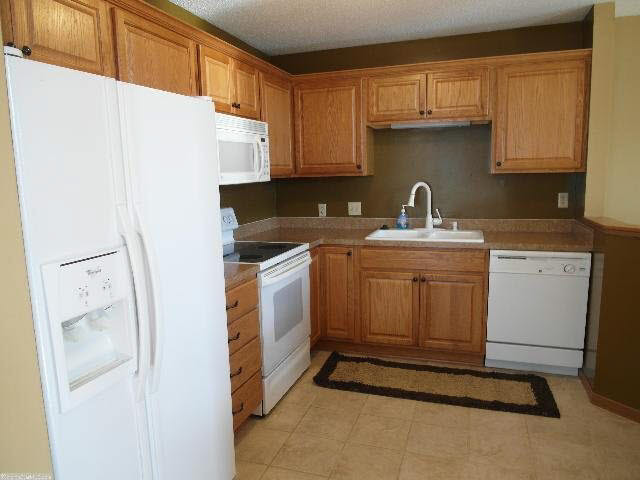 11024 Quebec Circle Bloomington, MN 55438 - Photo 4 of 12
