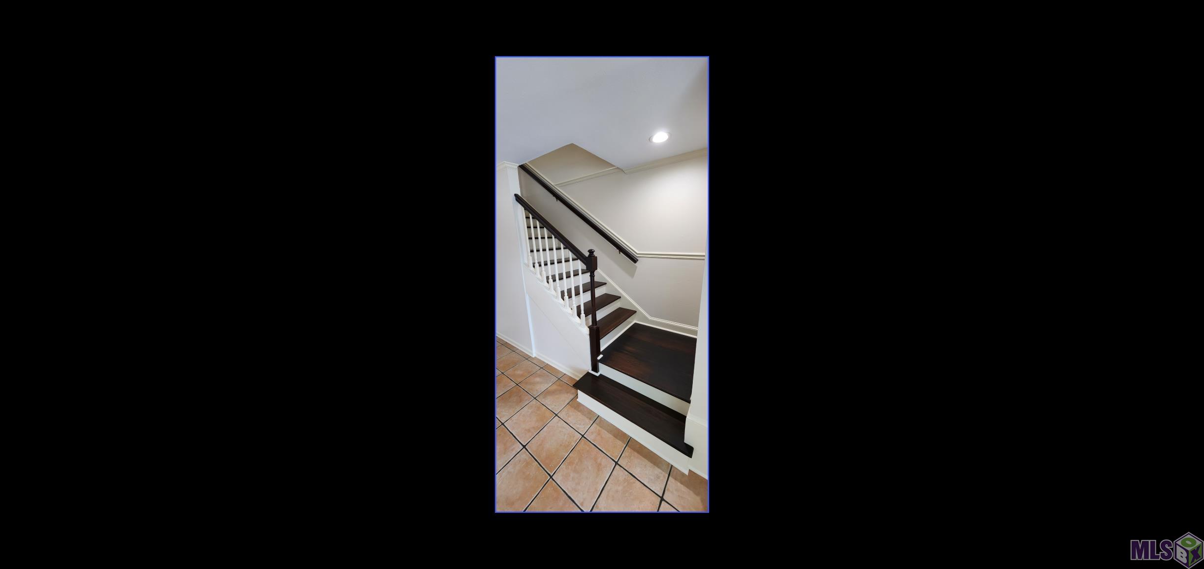 10149 Jefferson Highway Baton Rouge, LA 70809 - Photo 8 of 13 Stairs