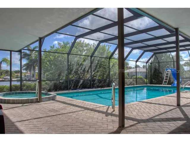 a view of a house with backyard