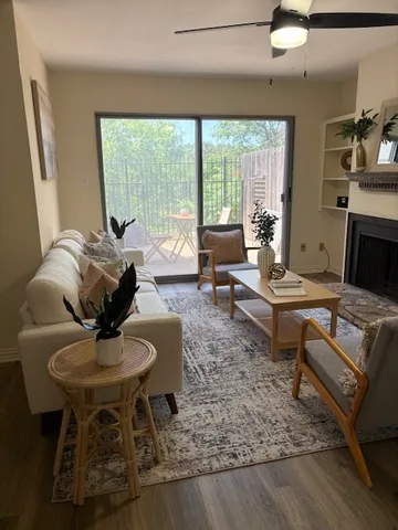 $1,895 | 6910 Hart Lane, Unit 807, Austin, TX 78731