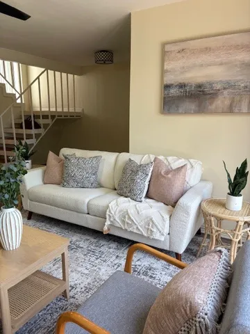 $1,895 | 6910 Hart Lane, Unit 807, Austin, TX 78731