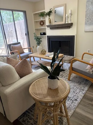 $1,895 | 6910 Hart Lane, Unit 807, Austin, TX 78731