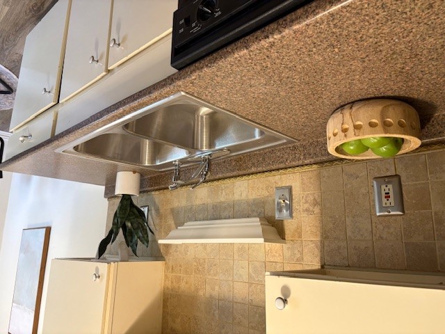 6910 Hart Lane, Unit 807 Austin, TX 78731 - Photo 24 of 36 a kitchen with a sink and a mirror
