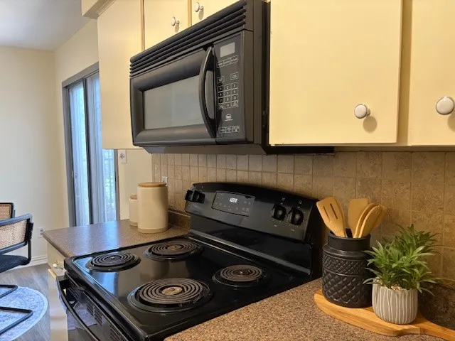 $1,895 | 6910 Hart Lane, Unit 807, Austin, TX 78731