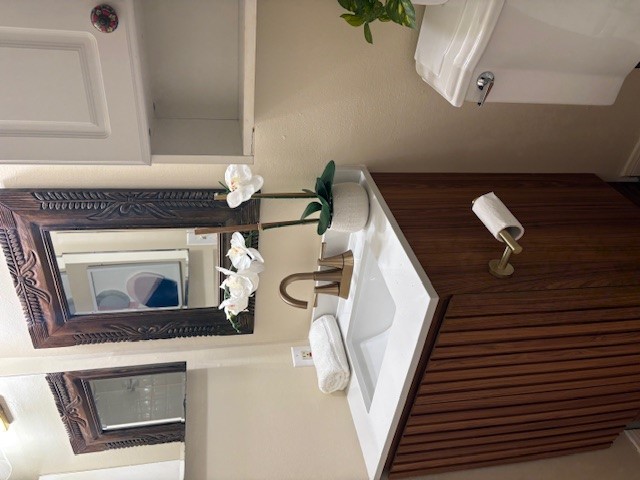 6910 Hart Lane, Unit 807 Austin, TX 78731 - Photo 32 of 36 a bathroom with a sink and a mirror