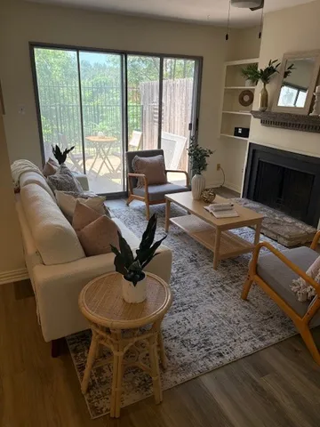 $1,895 | 6910 Hart Lane, Unit 807, Austin, TX 78731