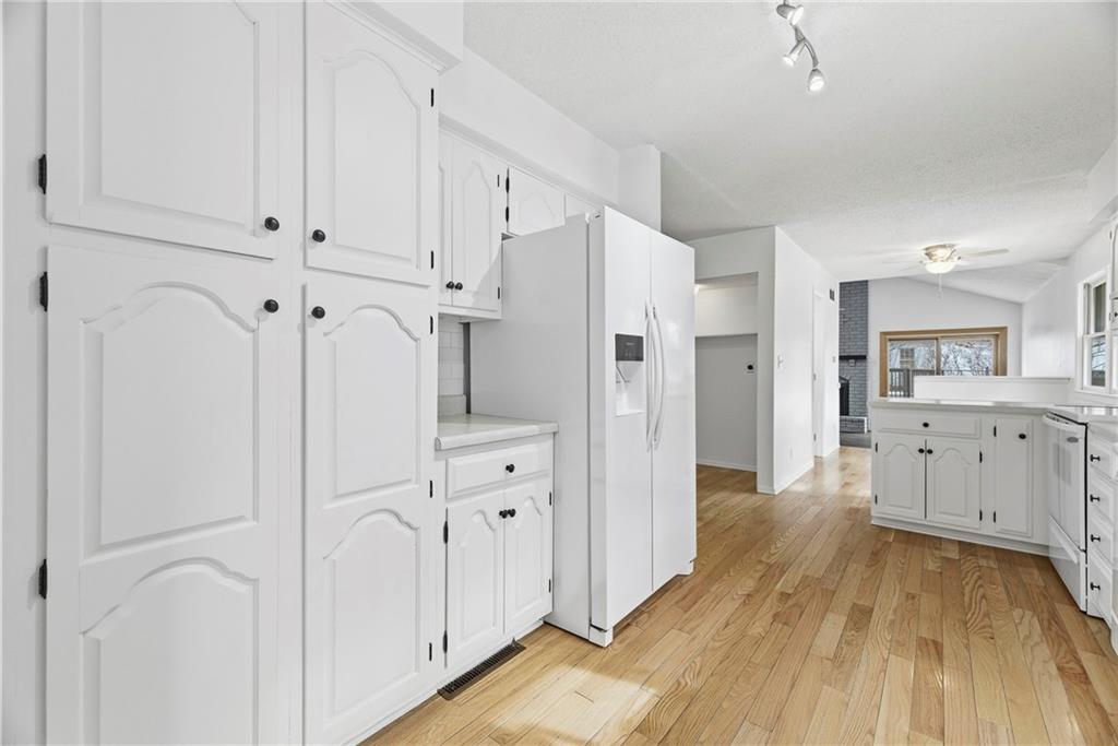 3815 West 73rd Terrace Prairie Village, KS 66208 - Photo 11 of 46