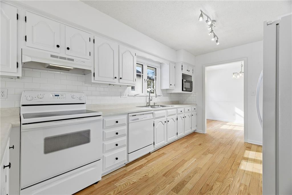 3815 West 73rd Terrace Prairie Village, KS 66208 - Photo 12 of 46