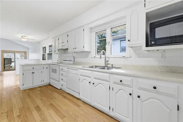 $460,000 | 3815 West 73rd Terrace, Prairie Village, KS 66208